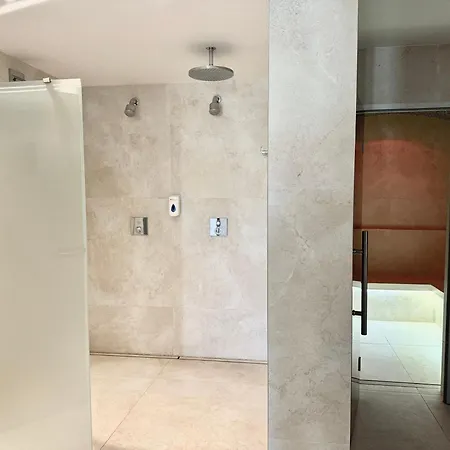Wellness Lazne בית הארחה 4*